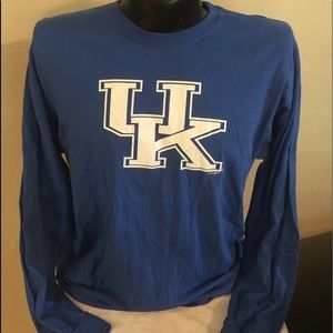 Adult Gildan University of Kentucky Wildcats shirt